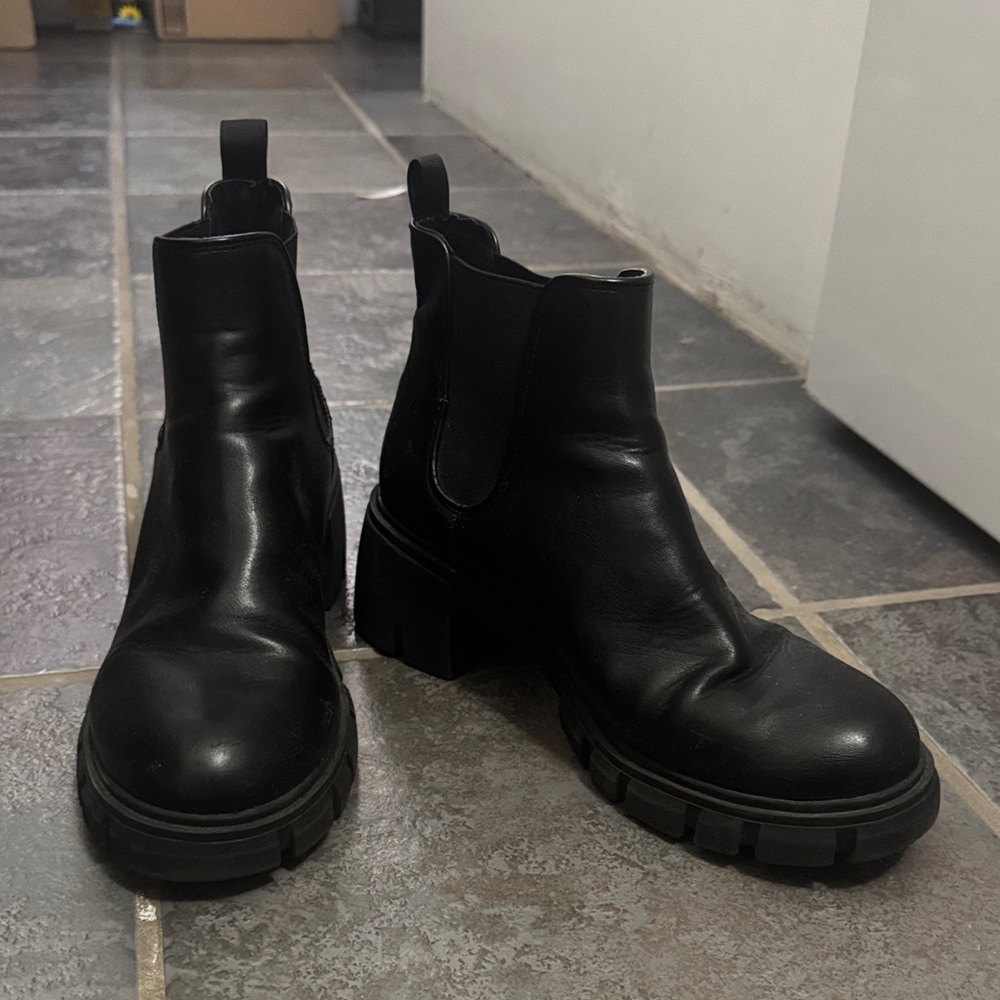 Steve Madden Black Chelsea Boots
